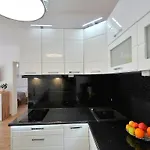 Michelle Polanki Park Apartment *